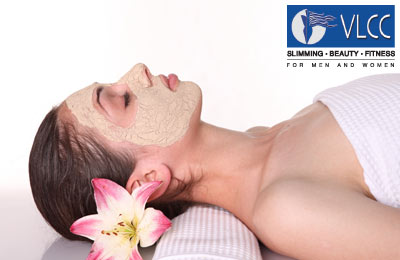 Rs 599 for beauty package including facial, face, neck bleach, foot massage worth Rs 1627