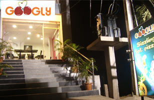 Rs. 30 to enjoy buy-1-get-1 offer on pizza at Googly