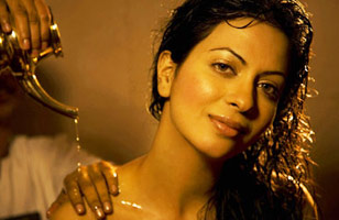 Rs. 299 for full body massage, head massage and steam bath worth Rs. 750 at Kerala Ayurvedic