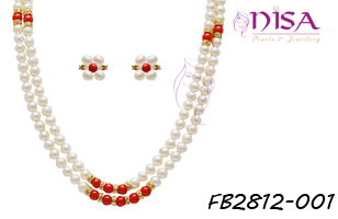 Rs. 699 for one set of pearl neckpiece and earrings worth Rs. 2000