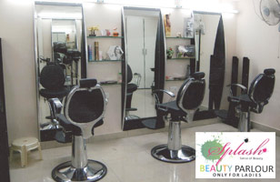Rs. 499 for facial, haircut, pedicure, waxing, manicure worth Rs. 2300 at Splash Beauty Parlour