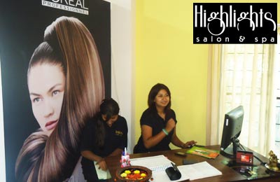 Rs. 479 for facial, head massage, pedicure & more worth Rs. 2700 at Highlights Salon and Spa 