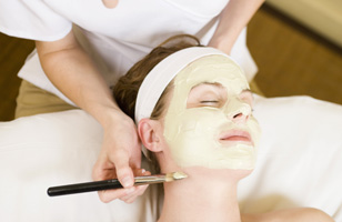 Rs. 275 for anti-tan facial, haircut, bleach, manicure and full face threading worth Rs. 1130
