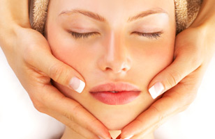 Rs. 299 for any one facial, aroma pedicure and anti tan pack worth Rs. 2500 at Make Over