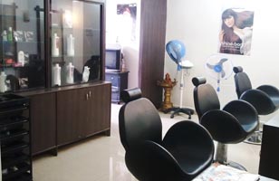 Rs. 49 to get flat 50% off on beauty services at Sparkle Hair n Beauty Saloon for Women