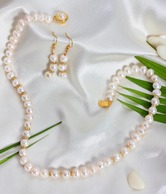 Deccan's Shiny White Pearl Set